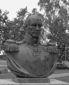 Памятник М Б БарклаюдеТолли Особыми монументами были отмечены командные - фото 69