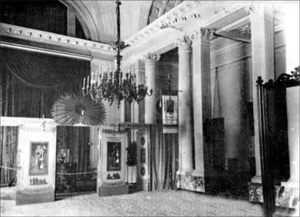 Домовая церковь с походным иконостасом Александра I Фото 1933 г Иконостас - фото 89