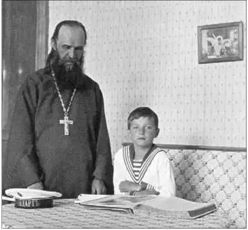 Протоиерей А Васильев и цесаревич В 1910 г у него было 8 уроков в неделю - фото 238