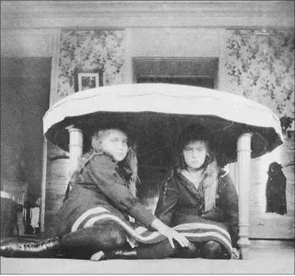 Мария и Анастасия Анастасия Анастасия в роли вампира Девочки конечно - фото 244