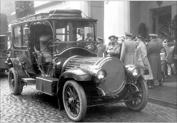 Николай II у автомобиля DelaunnayBelleville70 SMT К 1910 г в - фото 349