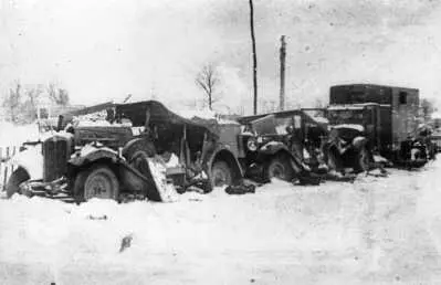 Зима 19411942 гг пленные немецкие солдаты разбитая немецкая автоколонна в - фото 50