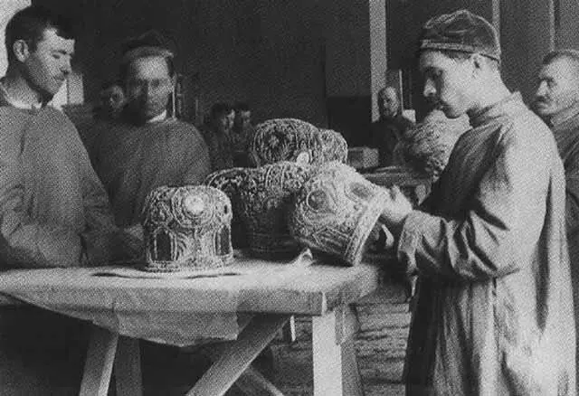 Взвешивание изъятых церковных ценностей и составление их списков 1922 г - фото 30