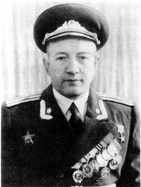 Зурабов Р С родился в г Баку С 1919 г по 1925 г работал учеником слесаря - фото 103