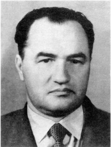 Петров Н А родился в г Павловске Ленинградской области В 1932 г окончил - фото 175