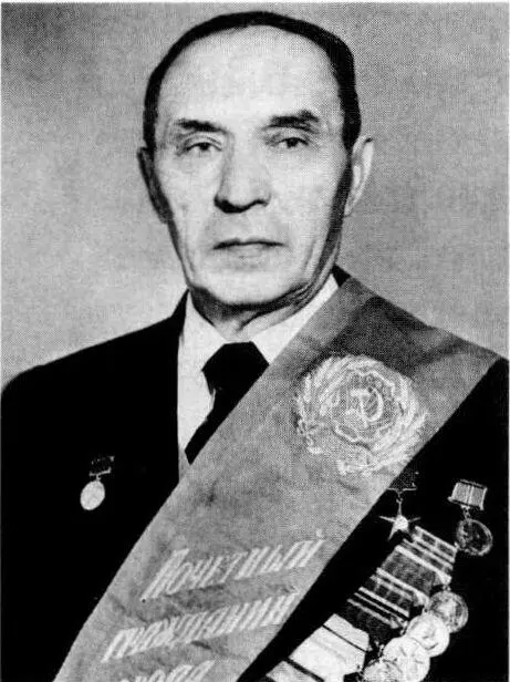 Соловьёв А А родился в д Васьково Ефимовского района Ленинградской области в - фото 215