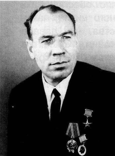 Сотников А Д родился в местечке Свобода Свободинского района Курской области - фото 216