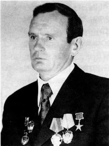 Окончив семь классов средней школы Владимир Тищенко начал трудиться на - фото 228