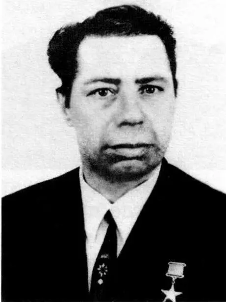 Узинцев Н И родился в с Загарино Хладковского района Ульяновской области в - фото 230