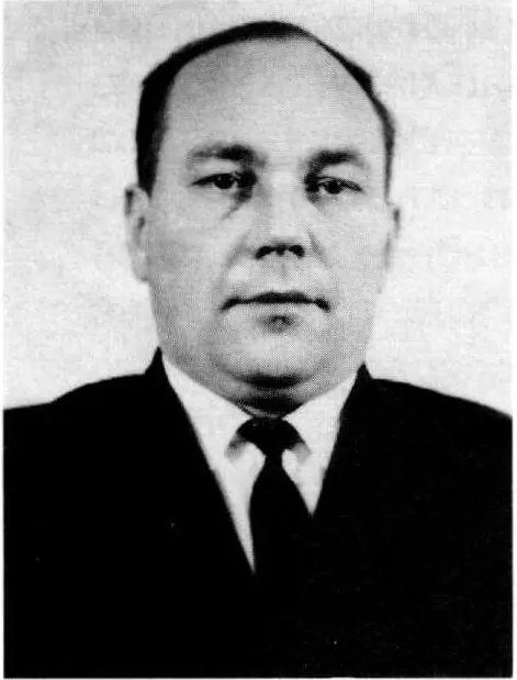 Усанов А Н родился в г Подольске Московской области в семье служащих После - фото 231