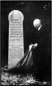 В торжественной обстановке сэр Артур Кейт открывает памятник пильтдаунскому - фото 18