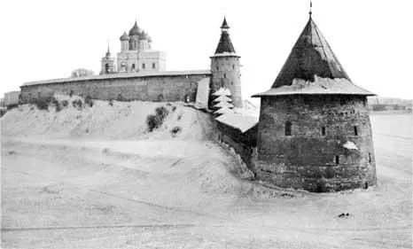 Псковский кремль Не послушавшись своих советников и Вишневецкого Иван - фото 215