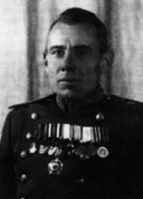 Командир 6го гвардейского стрелкового корпуса СТ Бияков Командир полка - фото 54
