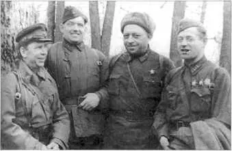 Командиры и политработники Западного фронта С тремя орденами старший - фото 45