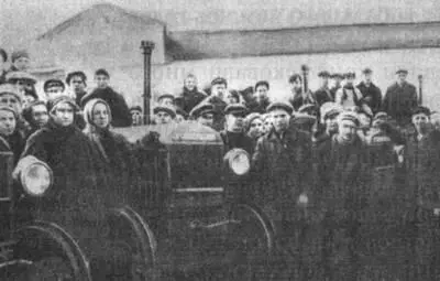 Рис 91 Первые трактора в Кашинском уезде 1921 г Во второй половине 1920х - фото 97