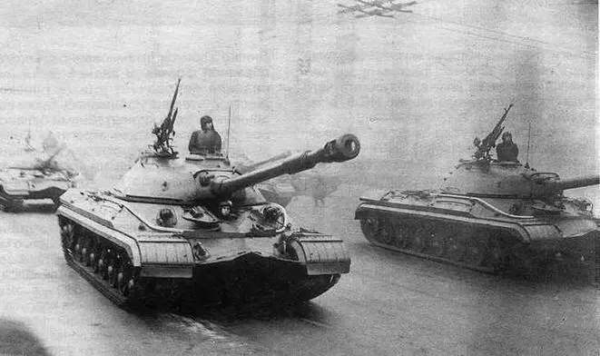 Танки Т10А на Красной площади Москва 7 ноября 1957 года РГАКФД Тяжелый - фото 53
