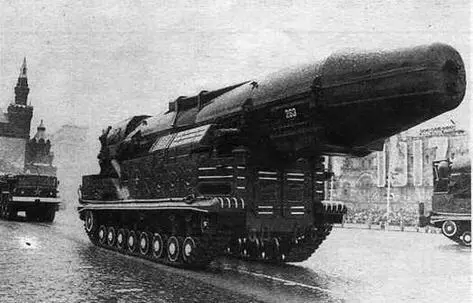 Стартовая установка ракеты 8К96 Москва Красная площадь 7 ноября 1972 года - фото 62