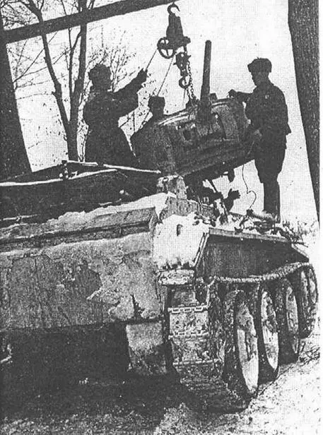 Ремонт танка в полевых условиях Западный фронт Весна 1942 года В атаку - фото 58
