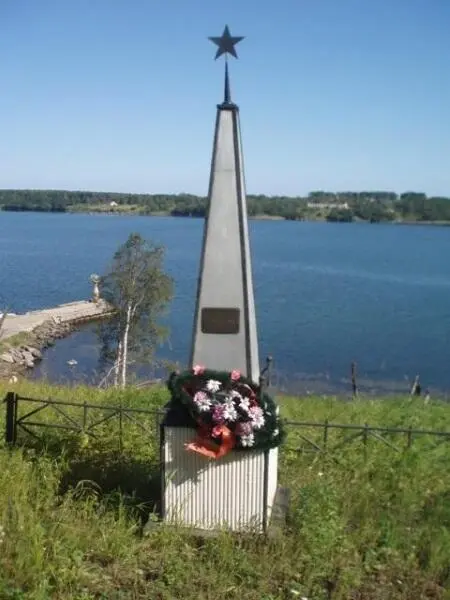 Начало XXI века Памятник подводникам погибшим на М252 Мыс Гаврилова бухта - фото 223