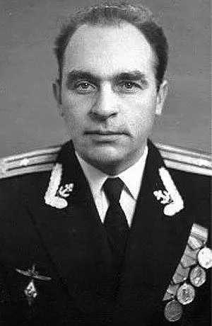 Командир подводной лодки К129 капитан I ранга Кобзарь Владимир Иванович - фото 241