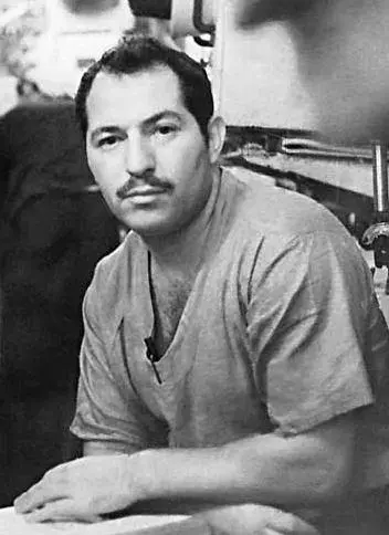 Старший помощник командира К129 капитан II ранга Журавин Александр Михайлович - фото 242