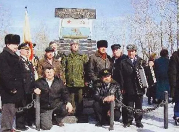 На открытии памятника погибшим подводникамземлякам с К129 д Черемхово - фото 275