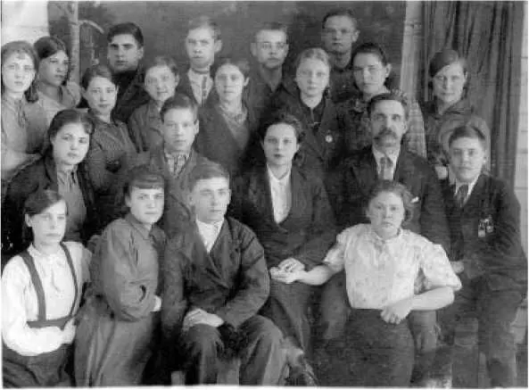 Батуринская средняя школа 8й класс Завуч Михаил Михайлович и классный - фото 16