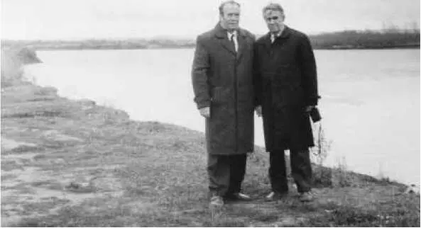 Е Ф Карпов и В А Неволин дружба длиною 70 лет На р Чулым у Ачинска Зато - фото 17