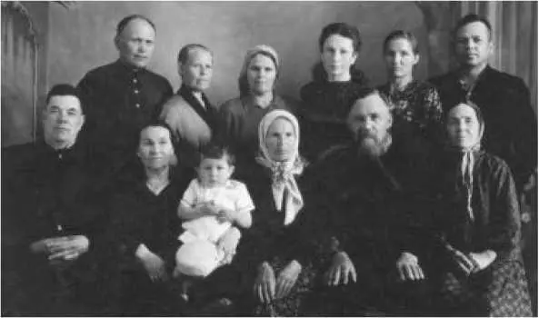 Старшее поколение Неволиных 1960е годы От льгот установленных - фото 24
