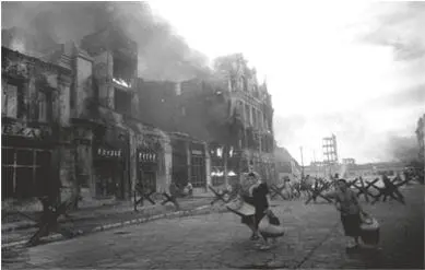 Первые бомбардировки Сталинграда Август 1942 года Немецкий бомбардировщик - фото 77
