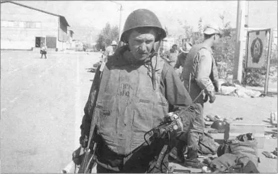 Легкий бронежилет типа БЖ85Т 6Б2 Защитные титановые пластины крепились на - фото 66