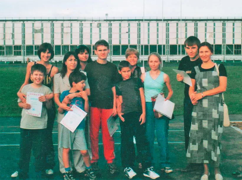 Илья в голубой футболке Сказка Ильи В лесу на поляне вырос цветок И не - фото 17