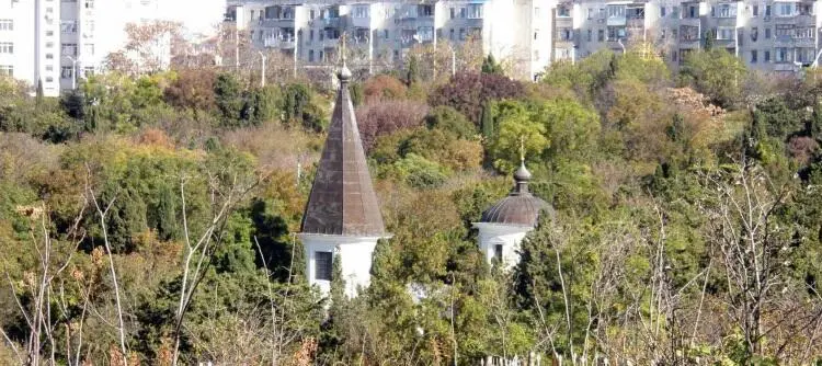 Современный вид церкви Всех Святых на старом городском кладбище Севастополь - фото 52