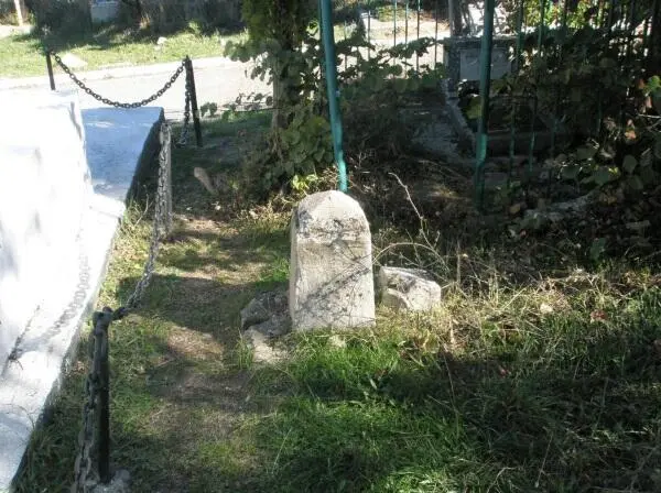 Единственная бетонная стойка из восьми для якорь цепи памятника - фото 155