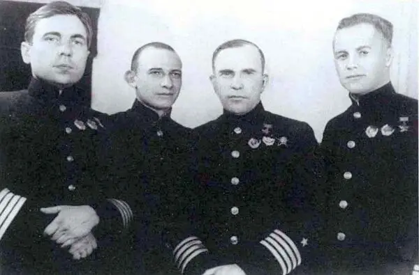 Подводники Северного флота Герои Советского Союза капитан II ранга НА - фото 148