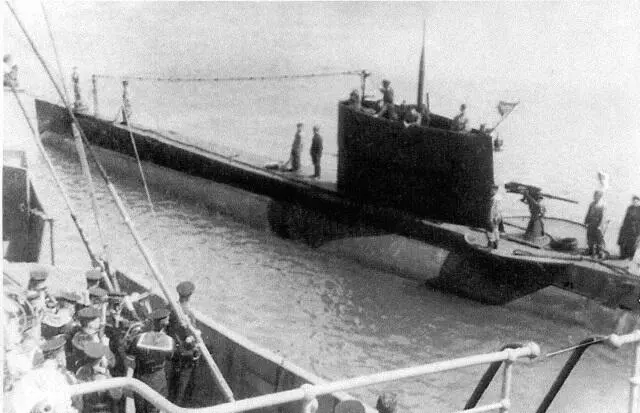 Подводная лодка А3 возвращается из Боевого похода Туапсе 1942 год - фото 183