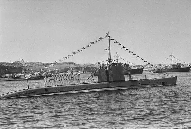 Подводная лодка М116 на Военноморском параде в Севастополе Подводная лодка - фото 297