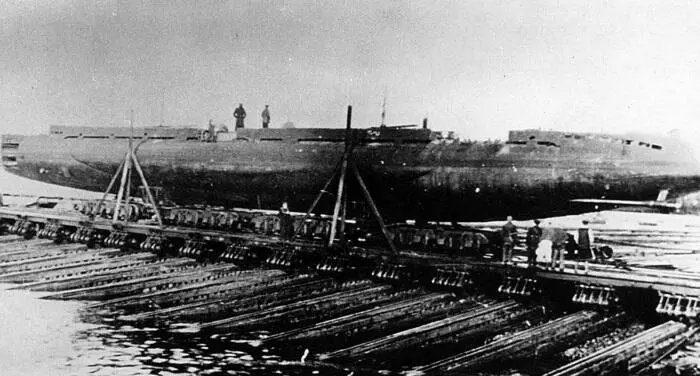 Подводная лодка М201 на железнодорожном транспортере Подводная лодка М201 - фото 306