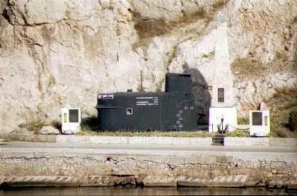 Памятник подводникам Черноморского Подплава в бухте Балаклавы После - фото 326