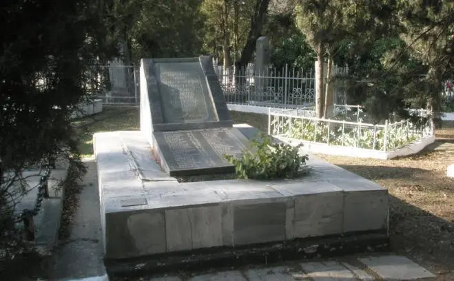 Братские могилы подводников АГ21 слева Щ203 справа Кладбище Коммунаров - фото 335