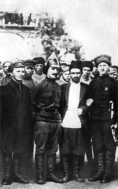 C M Киров Г К Орджоникидзе А И Микоян М Г Ефремов Баку 1920 г - фото 39