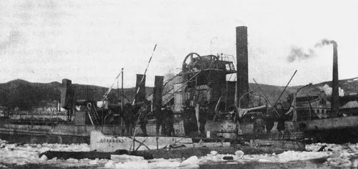 Подводная лодка Дельфин Конец 1916 года Мурманск На осушке за деревянным - фото 77