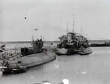 Подводная лодка Д1 во время перехода на Северный флот 1933 год Подводная - фото 95