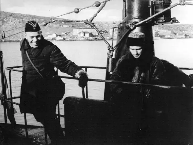 Возвращение подводной лодки М172 15 сентября 1941 года В ограждении рубки ПЛ - фото 192