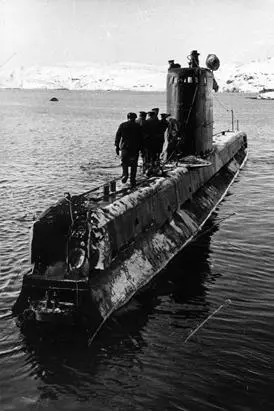 Подводная лодка М174 после подрыва на мине 24 марта 1943 года Торпеда с - фото 203