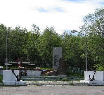 Памятник подводникам погибшим 11 января 1962 года г Полярный ныне - фото 278