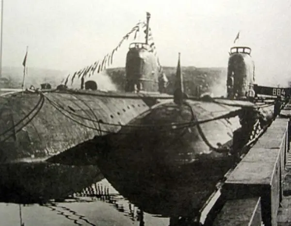 ПЛА К8 ошвартована первым корпусом к пирсу Гремиханской ВМБ1969 год ПЛА К8 - фото 286