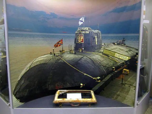 Иллюминатор с ограждения рубки подводной лодки К141 Курск в Центральном - фото 430