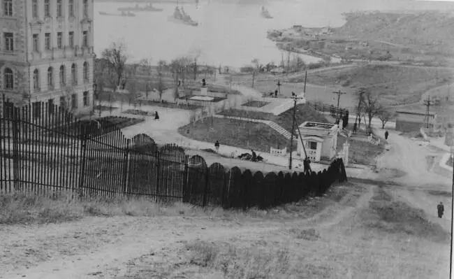 На территории Севастопольского ВВМИУ 1950е года Восстановленное здание - фото 306