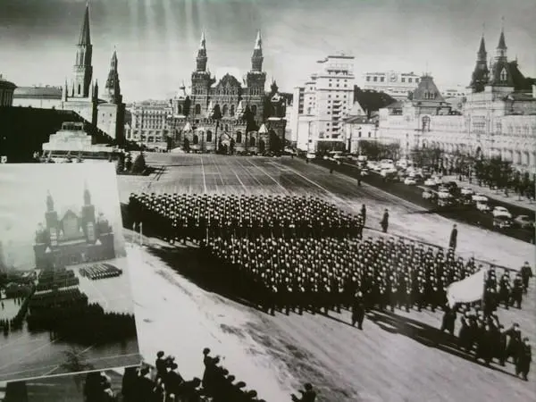 Знамя Севастопольского ВВМИУ на Красной площади в Москве - фото 320